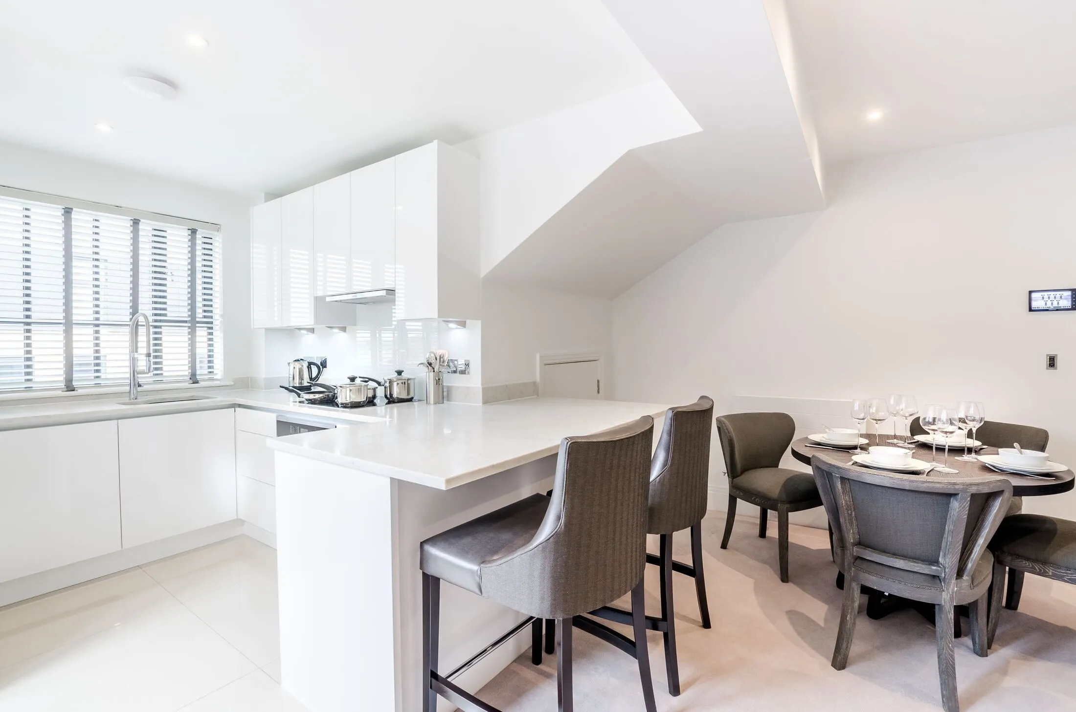 Flat Crabtree Lane in Greater London