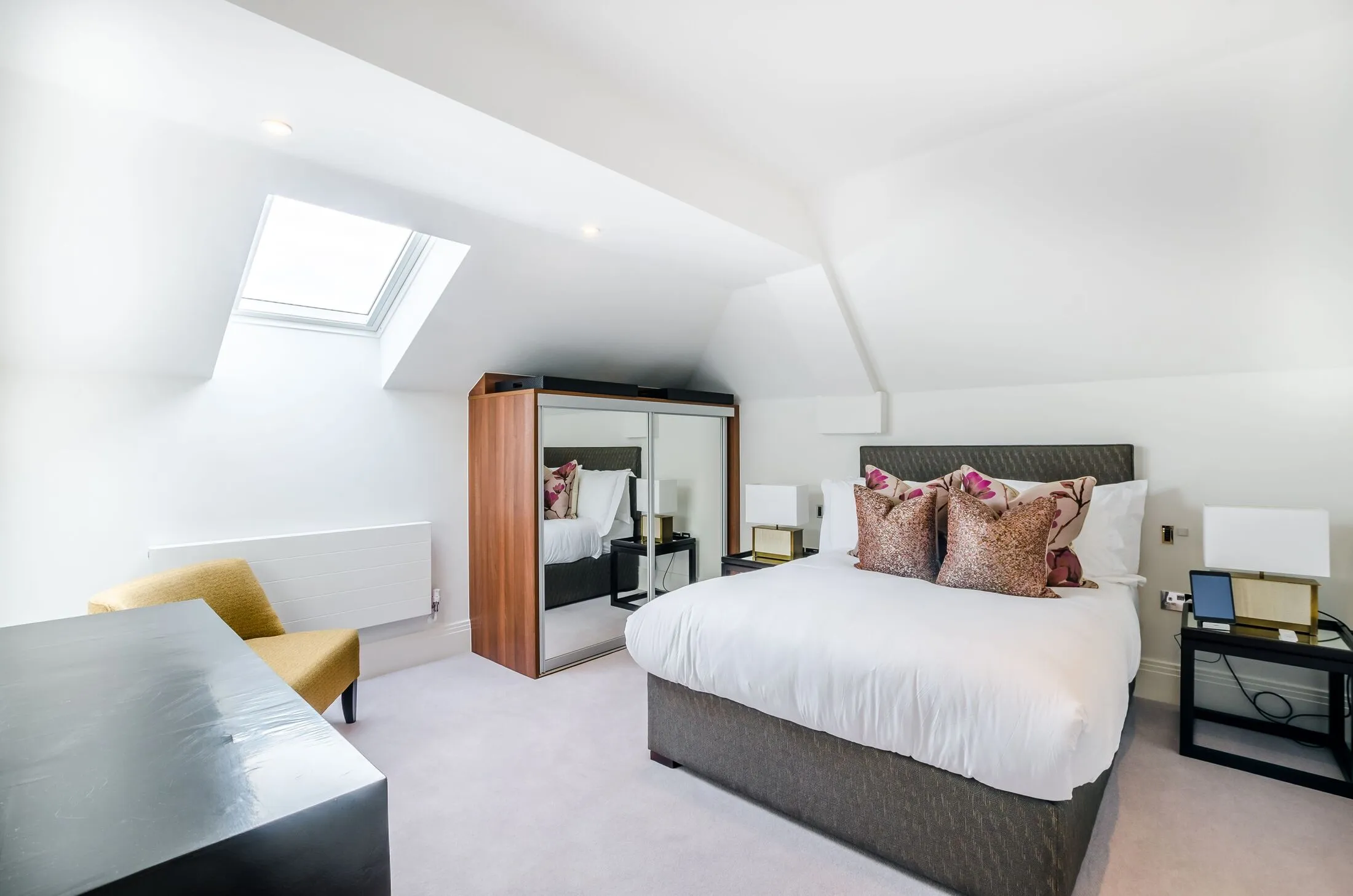 Flat Crabtree Lane in Greater London
