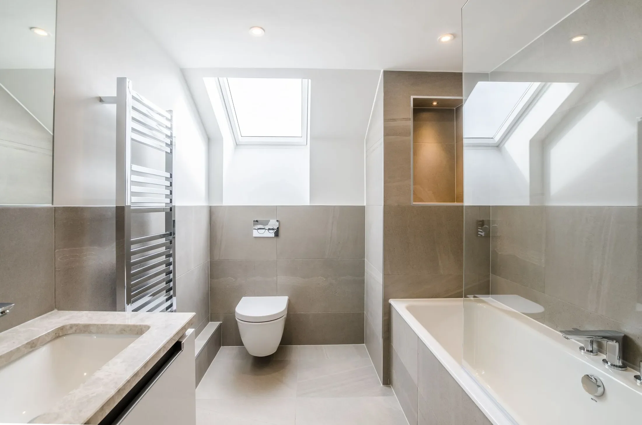 Flat Crabtree Lane in Greater London