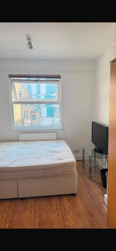 Room Wandsworth High Street in Greater London