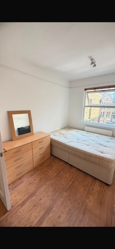 Room Wandsworth High Street in Greater London