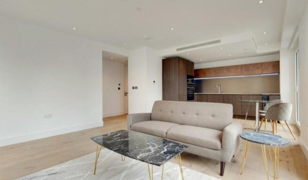 Flat Miles Street in Greater London