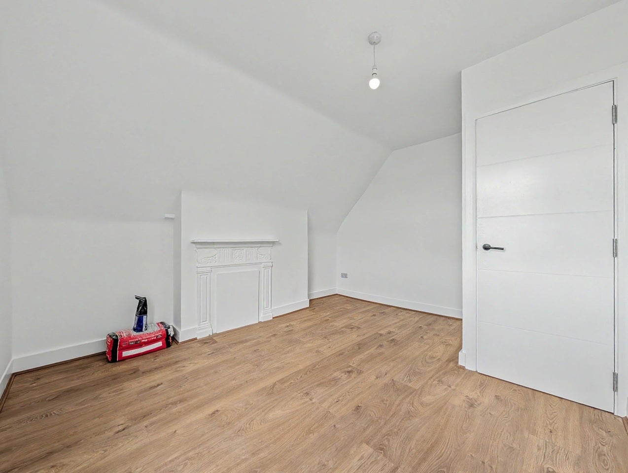 Flat Hermitage Road in Greater London