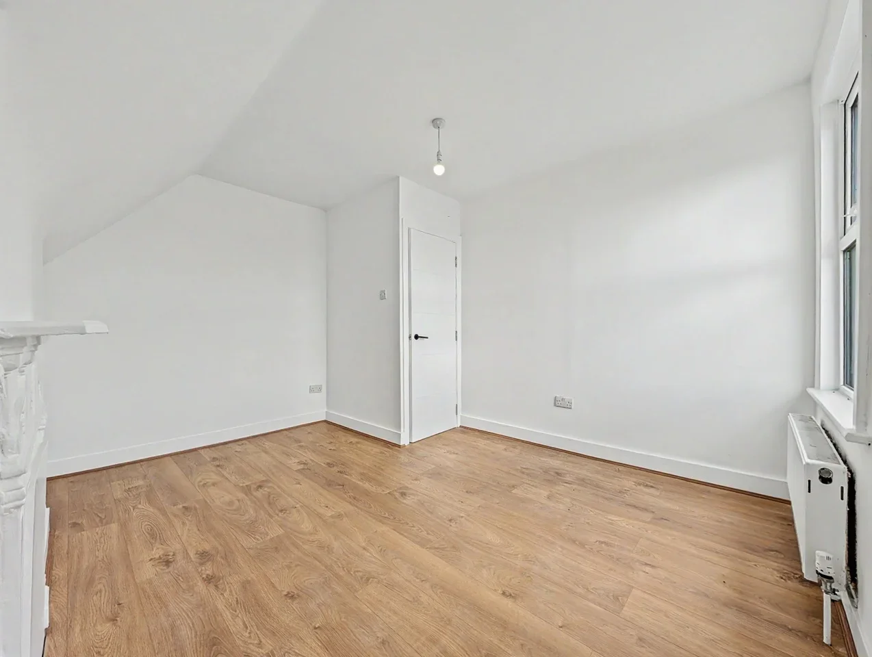 Flat Hermitage Road in Greater London