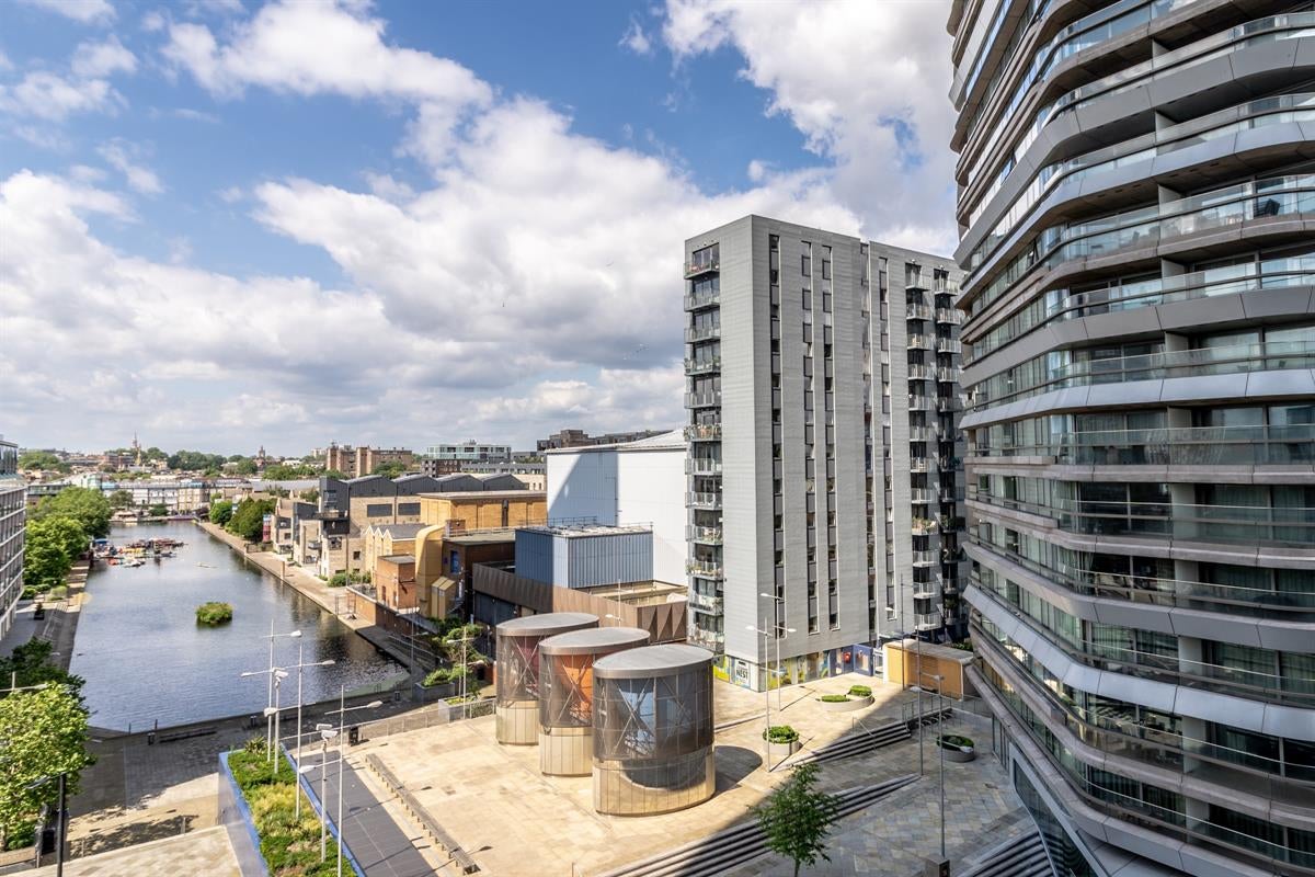 Flat City Road in Greater London