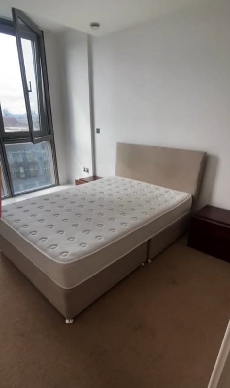 Room High Street in Greater London