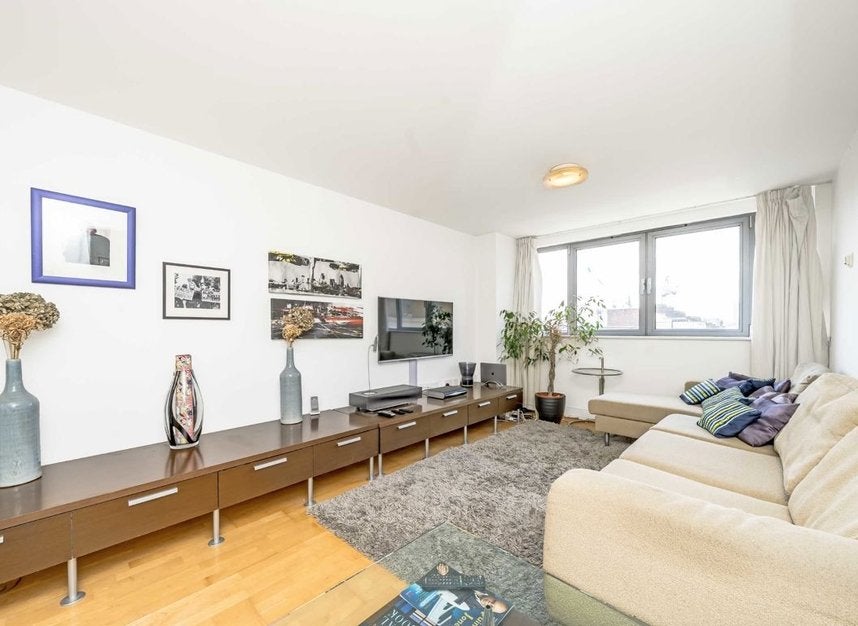 Flat Naoroji Street in Greater London