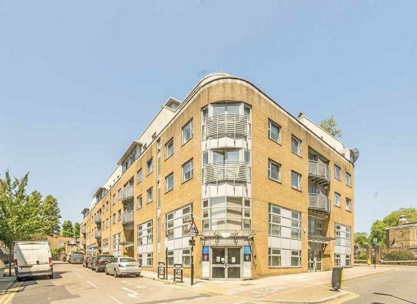 Flat Naoroji Street in Greater London