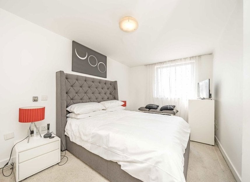 Flat Naoroji Street in Greater London