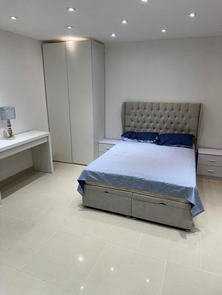 Room Tildesley Road in Greater London
