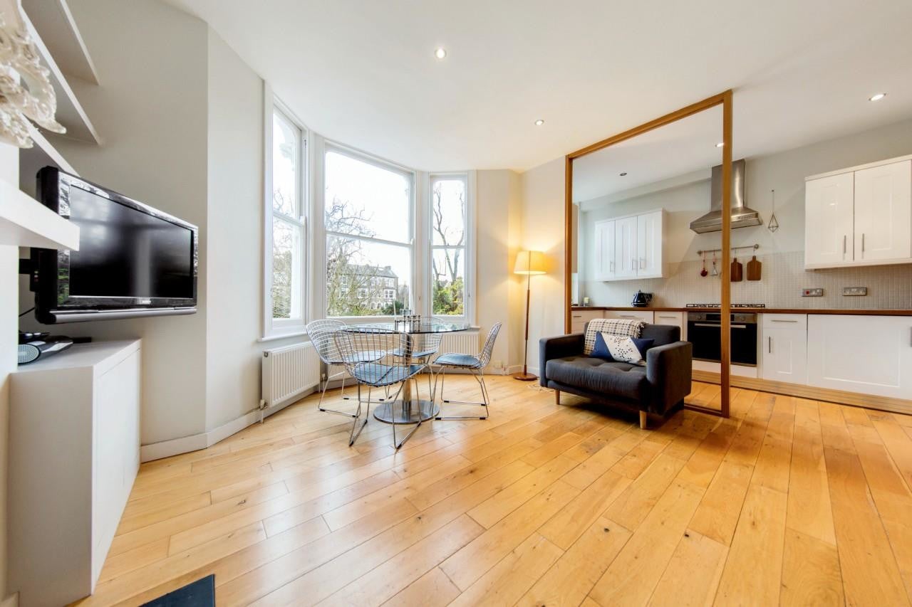 Flat Josephine Avenue in Greater London