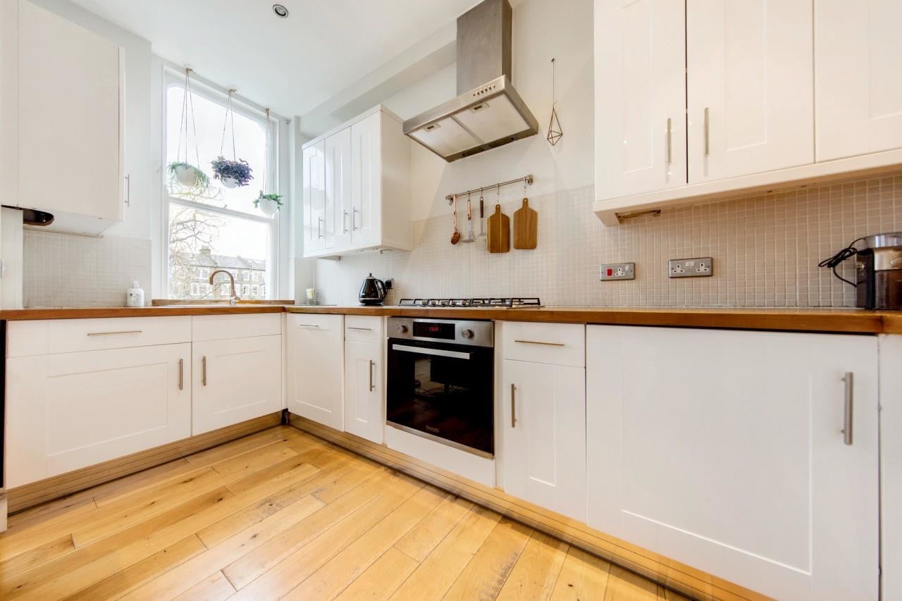 Flat Josephine Avenue in Greater London