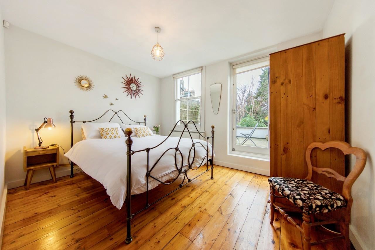 Flat Josephine Avenue in Greater London