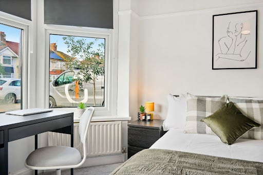 Room Fairfield Drive in Greater London