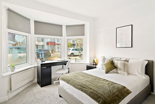 Room Fairfield Drive in Greater London