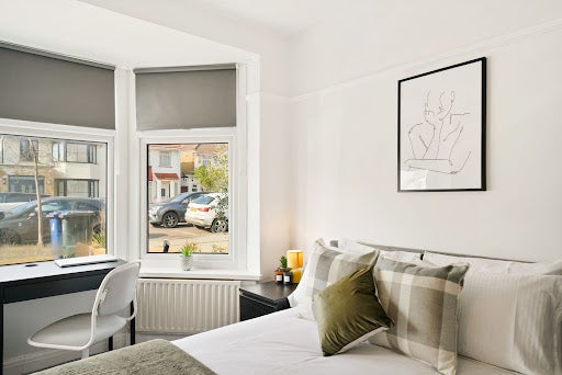 Room Fairfield Drive in Greater London