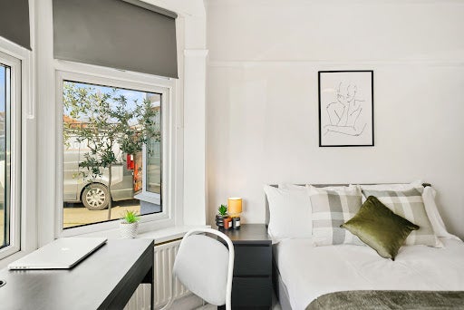 Room Fairfield Drive in Greater London