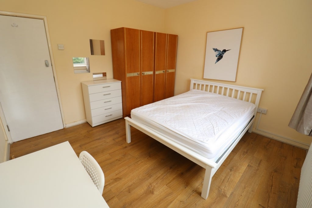 Room Globe Road in Greater London
