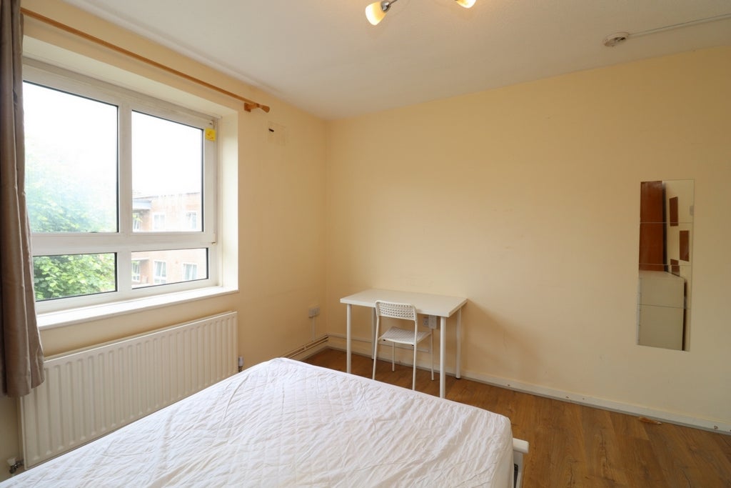 Room Globe Road in Greater London