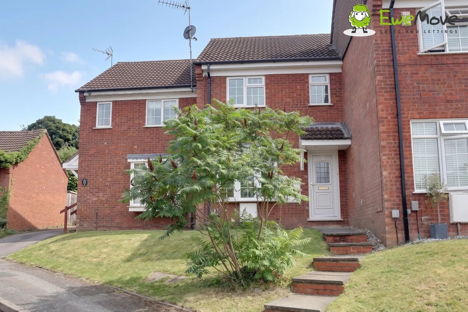 House Bowmans Way in Dunstable