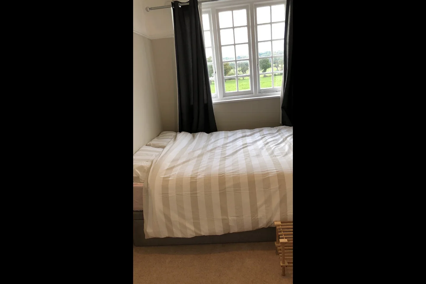 Room Edgwarebury Lane in Greater London