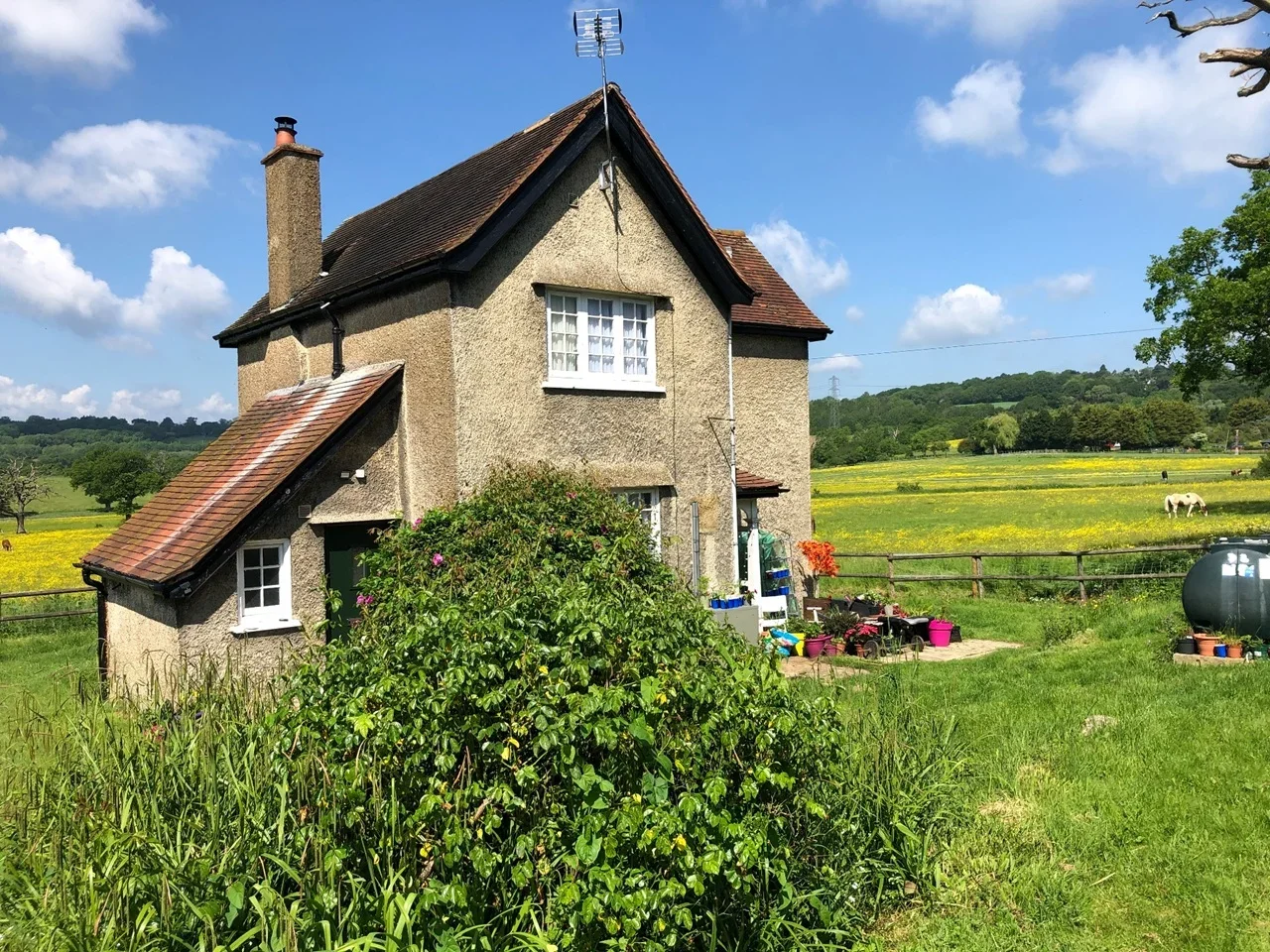 Room Edgwarebury Lane in Greater London