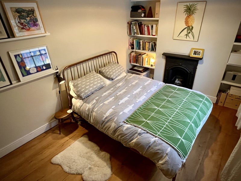 Room Cobourg Road in Bristol