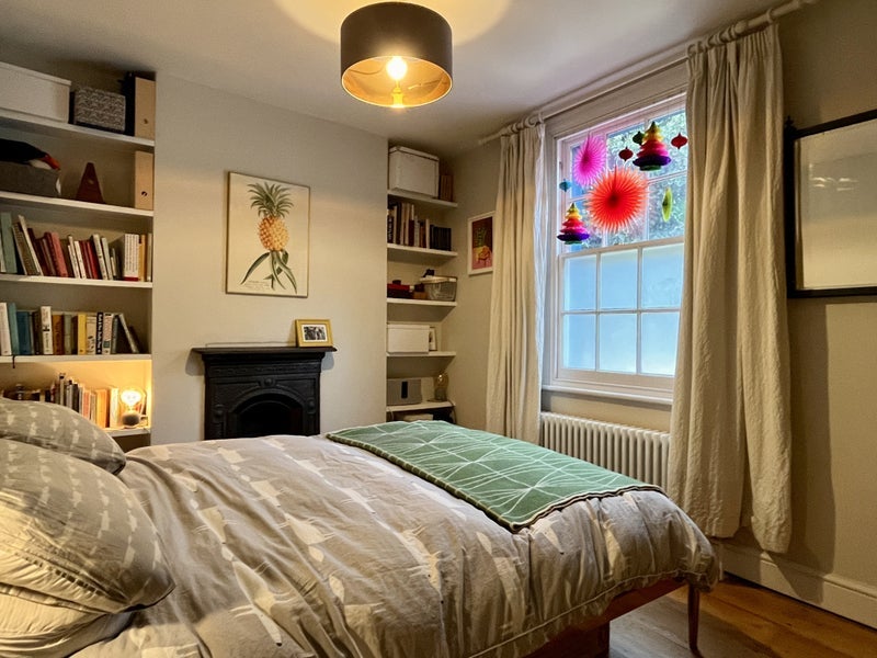 Room Cobourg Road in Bristol