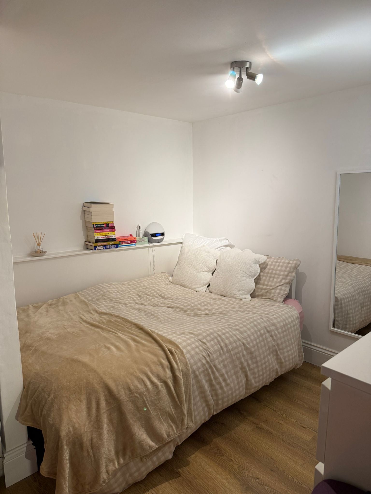 Flat Clarendon Road in Leeds