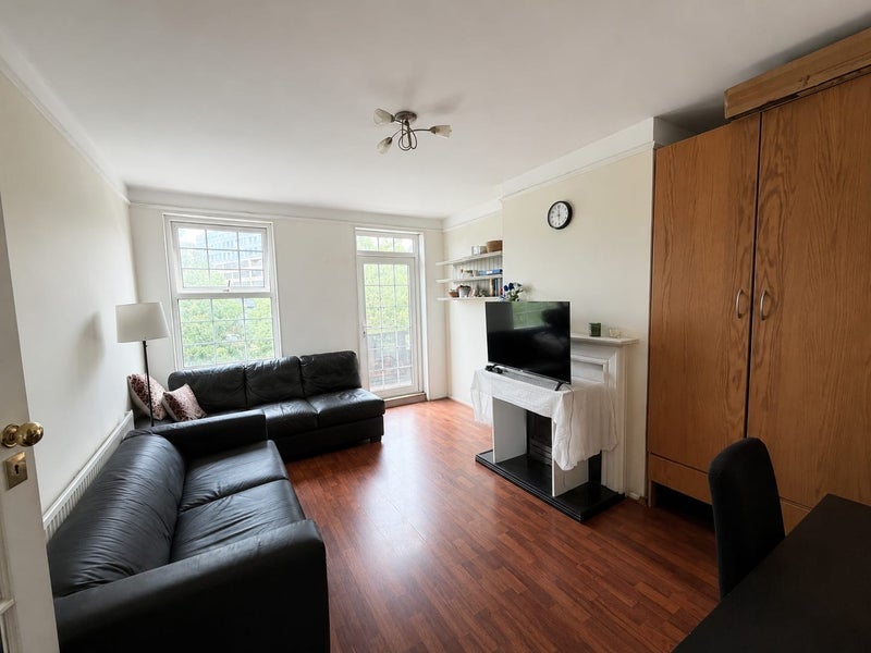 Room Western Avenue in Greater London