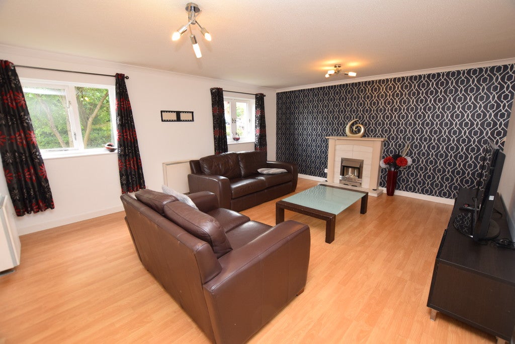 Flat Ratho Drive in Glasgow