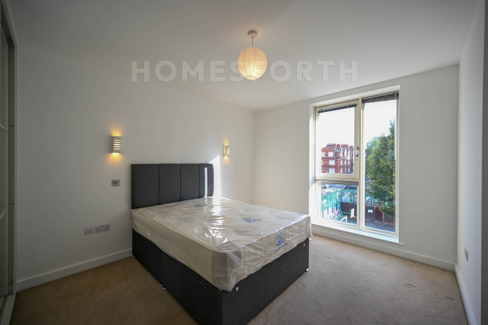 Flat Heneage Street in Greater London