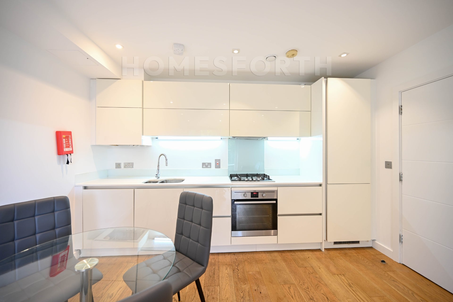 Flat Heneage Street in Greater London