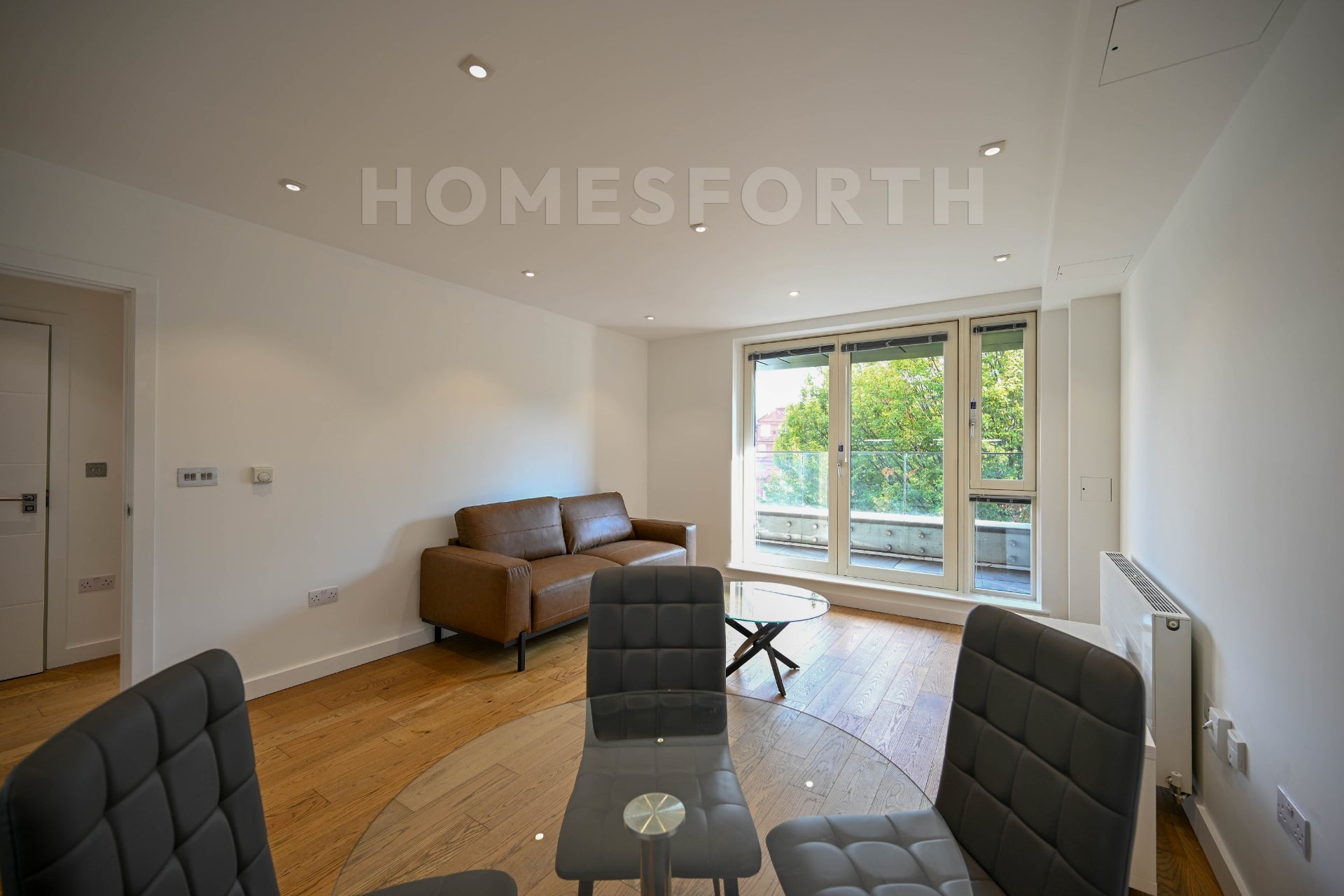 Flat Heneage Street in Greater London
