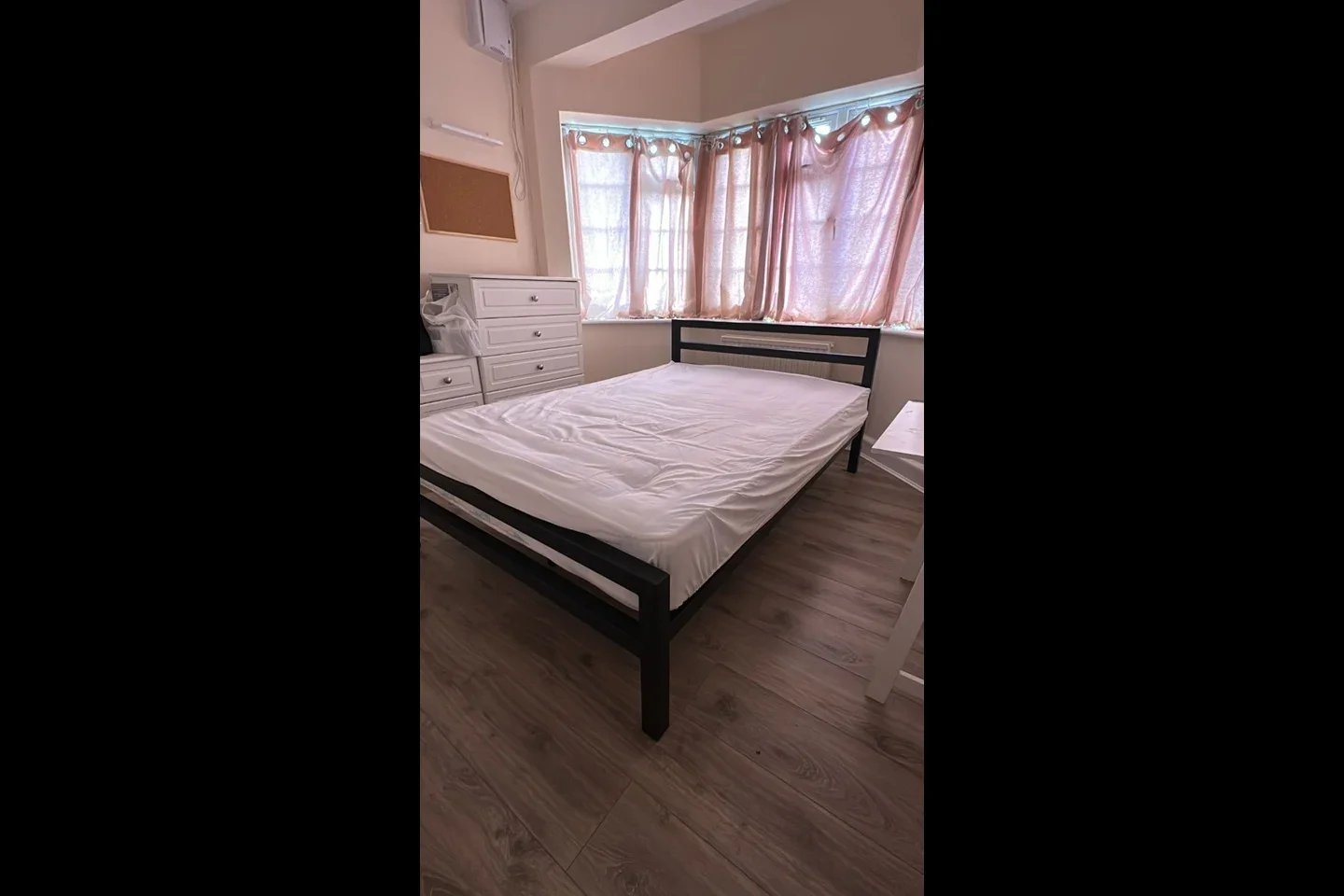 Room Hendon Way in Greater London