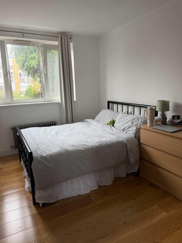 Room Harpley Square in Greater London