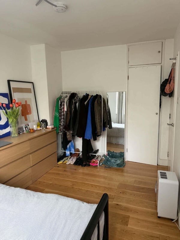 Room Harpley Square in Greater London
