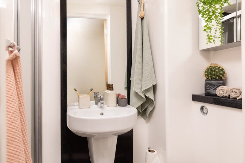 Room International Way in Greater London