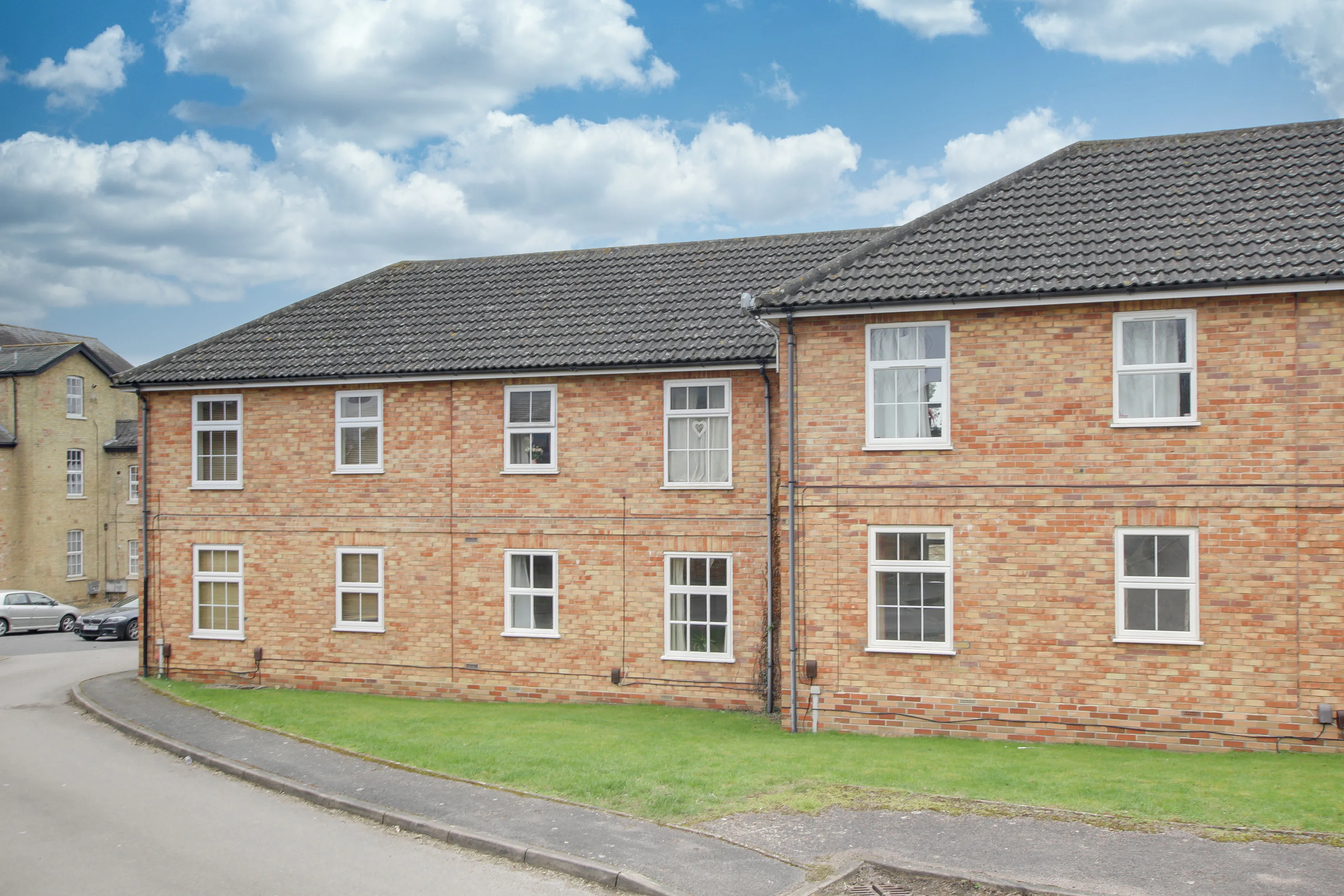 Flat Linclare Place in Huntingdonshire