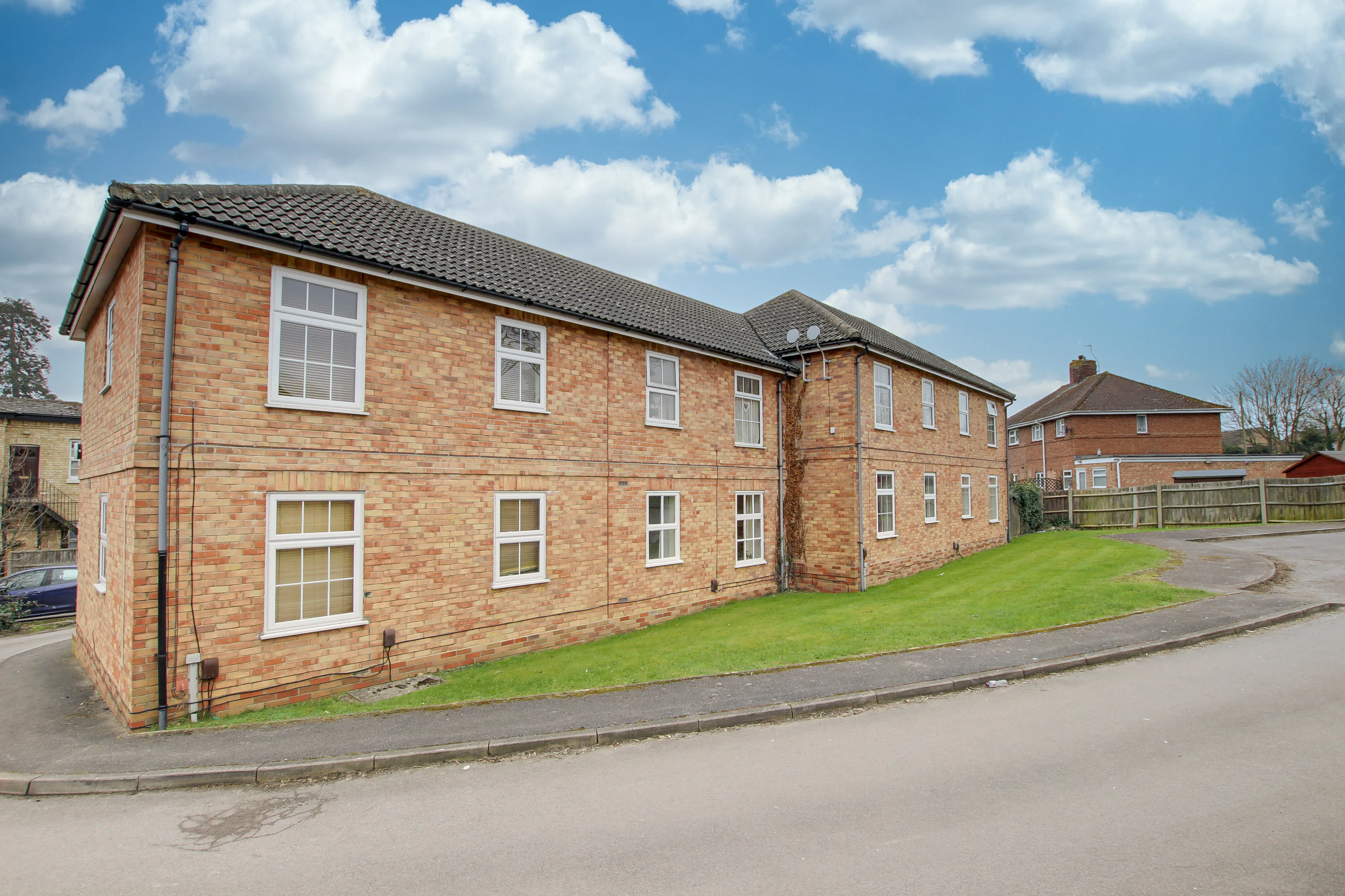 Flat Linclare Place in Huntingdonshire
