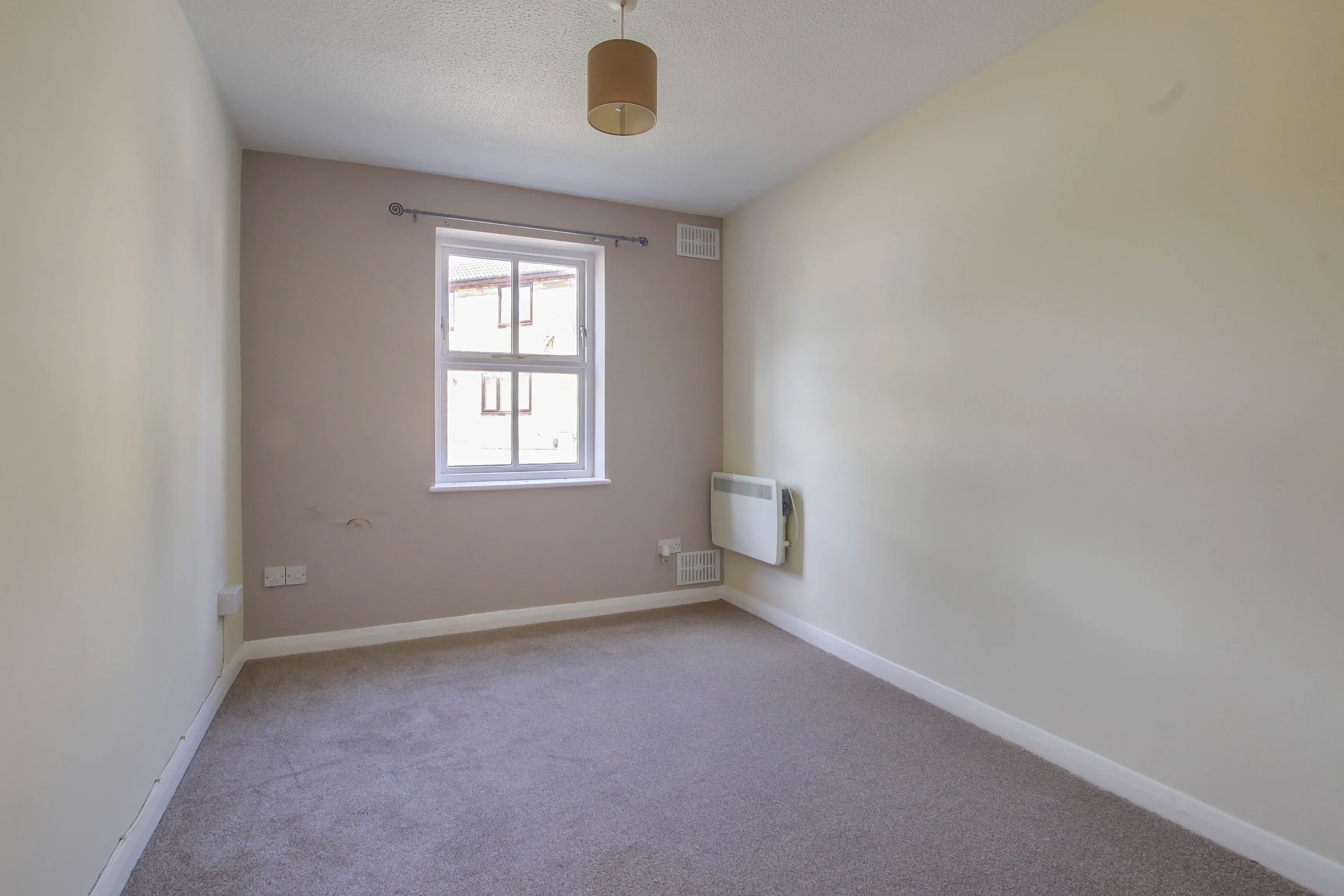 Flat Linclare Place in Huntingdonshire