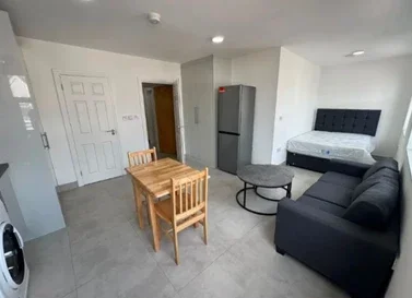 Flat Uxbridge Road in Greater London