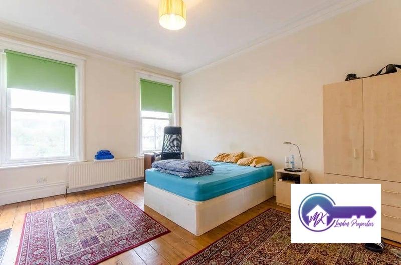 Flat Finchley Road in Greater London