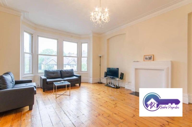 Flat Finchley Road in Greater London