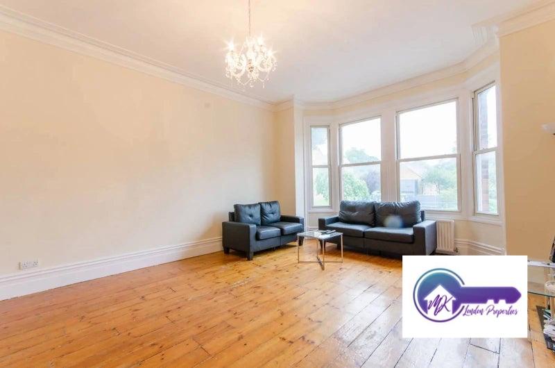 Flat Finchley Road in Greater London
