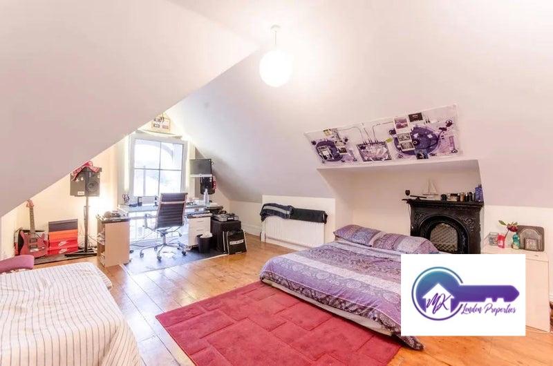 Flat Finchley Road in Greater London