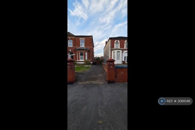 Flat Manchester Road in Southport