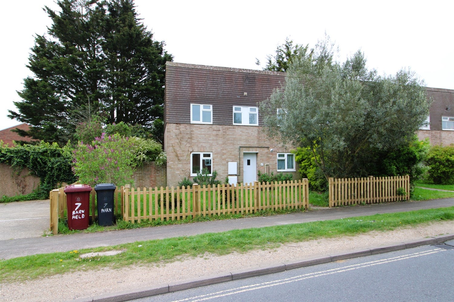 House Barnfield Drive in Chichester