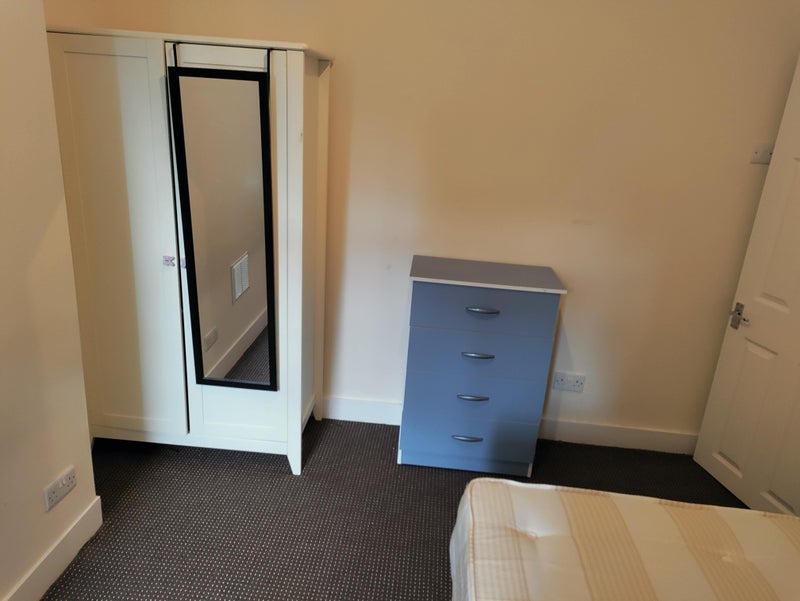 Room Oakfield Road in Greater London