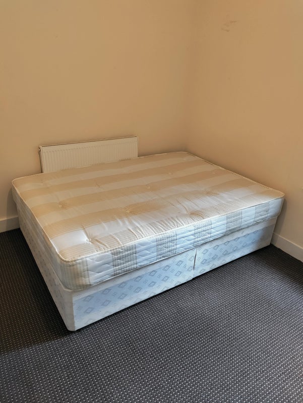 Room Oakfield Road in Greater London